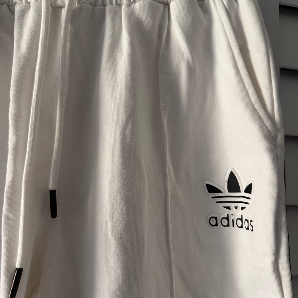 Adidas White Set with Black Accents - Picture 4 of 8